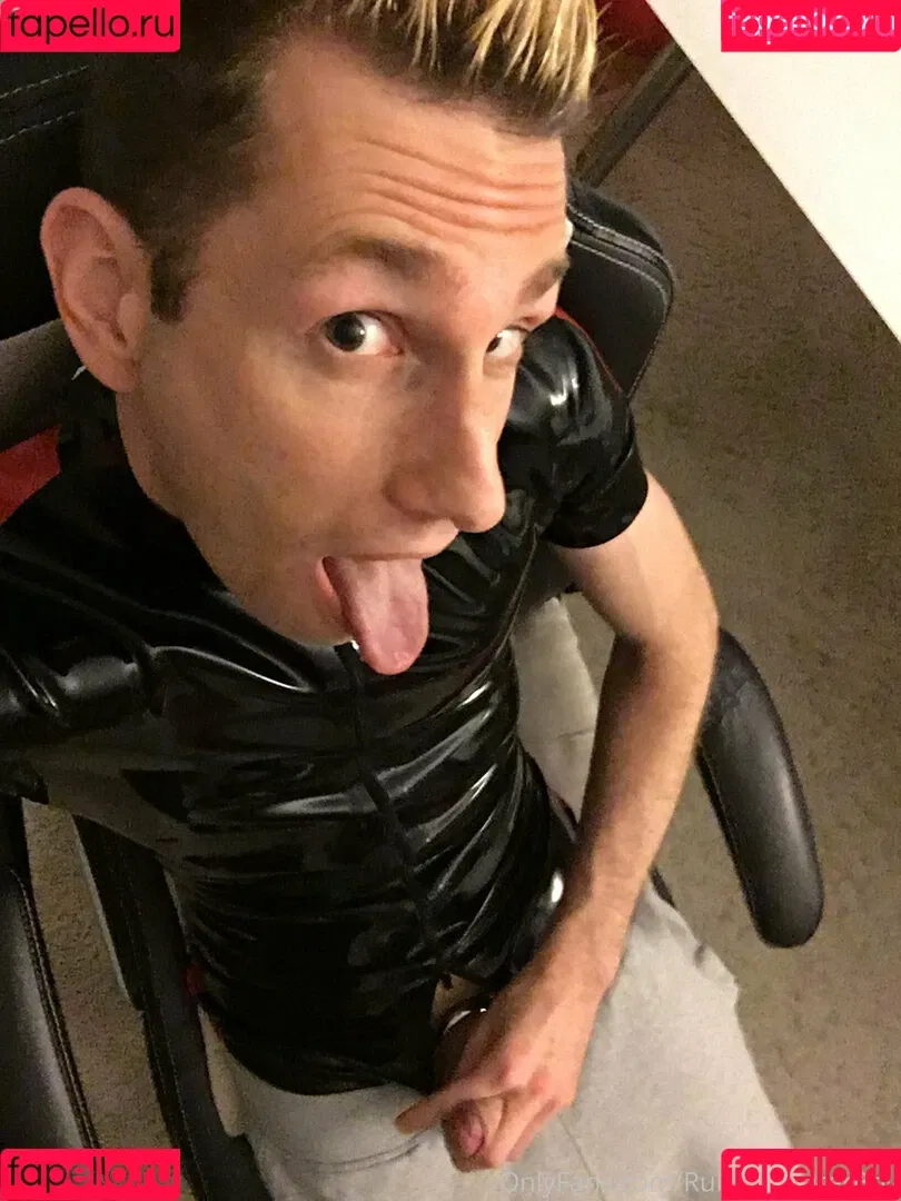 rubberskaterboy Onlyfans Photo Gallery 