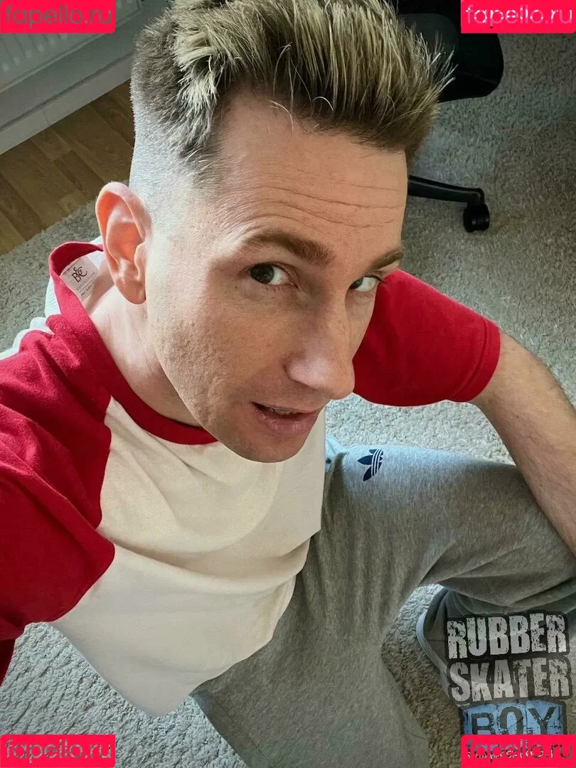 rubberskaterboy Onlyfans Photo Gallery 