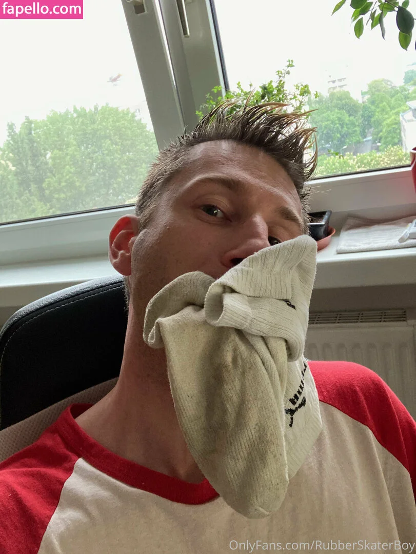 rubberskaterboy Onlyfans Photo Gallery 
