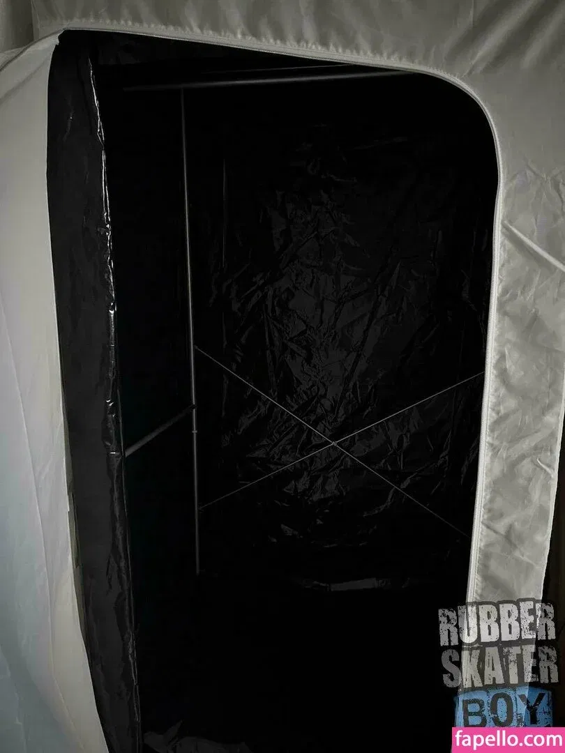 rubberskaterboy Onlyfans Photo Gallery 