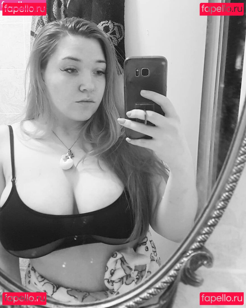 Ariel Vanderberg Nude Onlyfans Photo 42