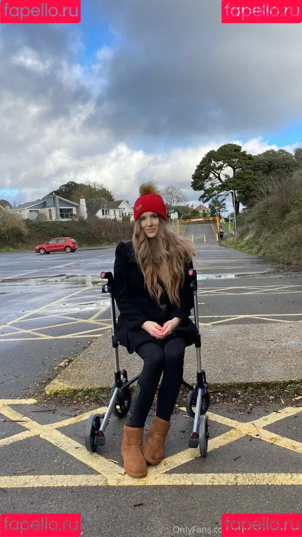 chrissycantwalk Onlyfans Photo Gallery 