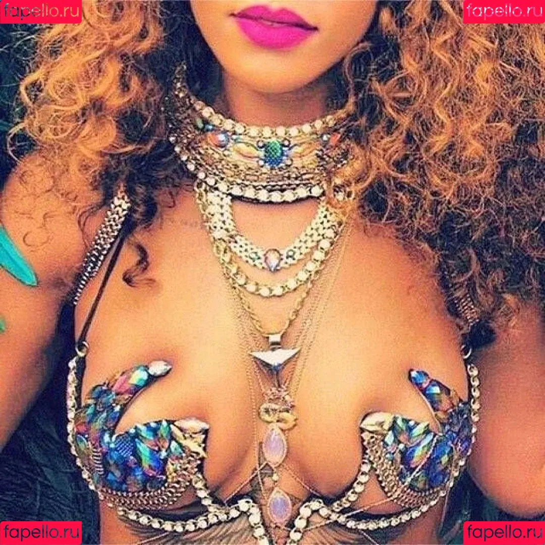 Rihanna Onlyfans Photo Gallery 