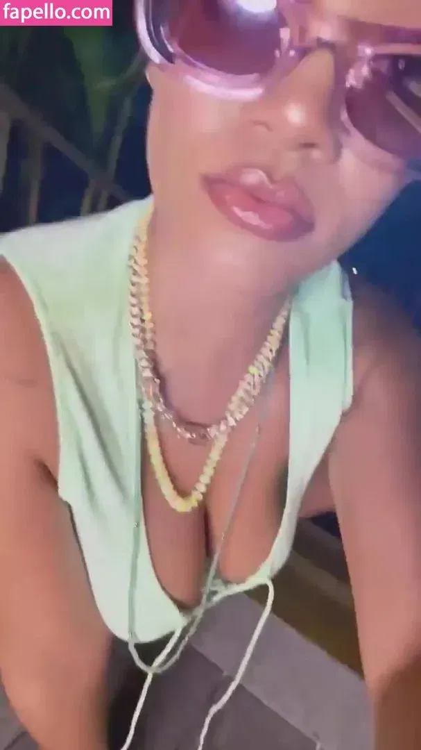 Rihanna Onlyfans Photo Gallery 