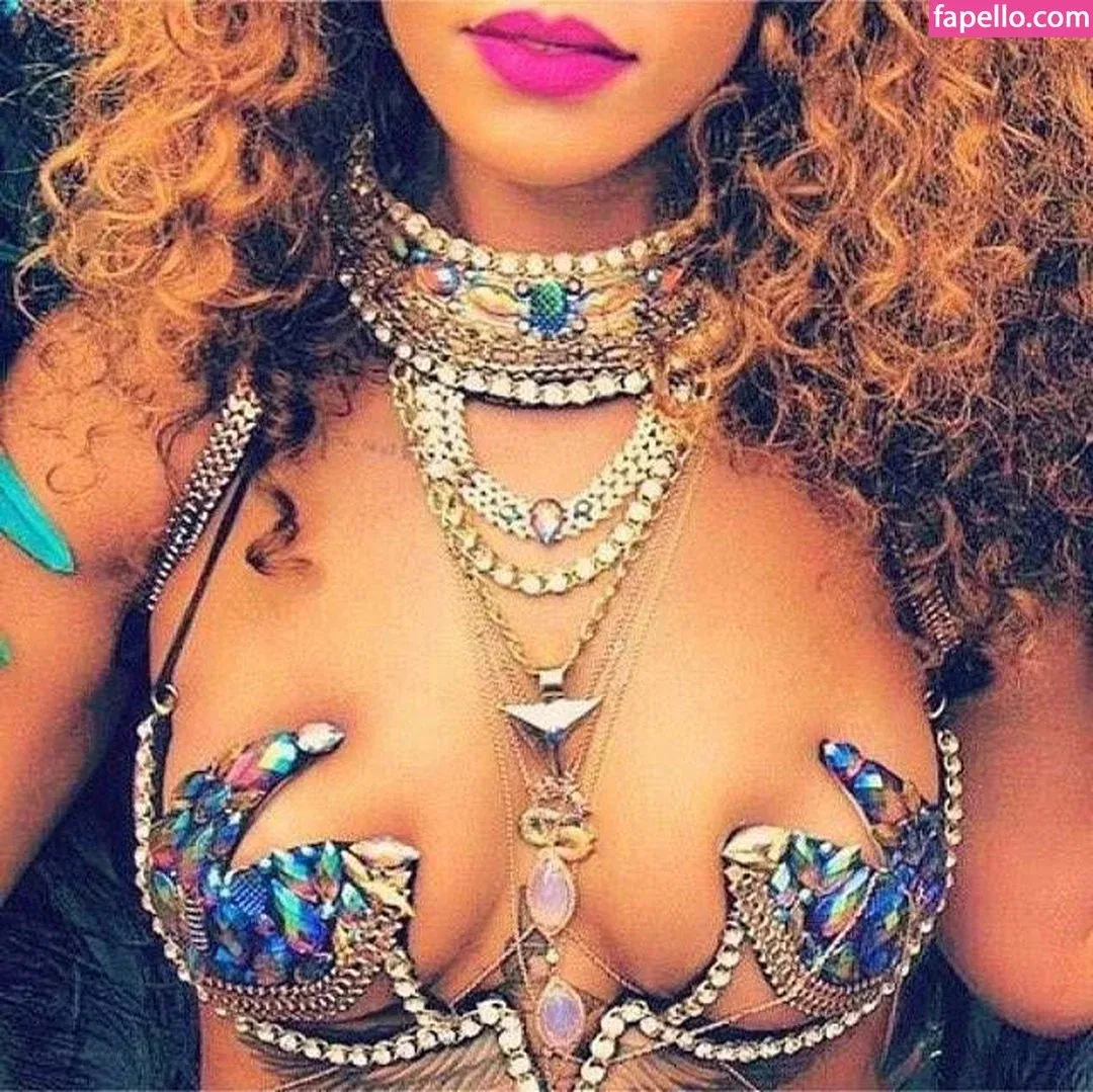 Rihanna Onlyfans Photo Gallery 