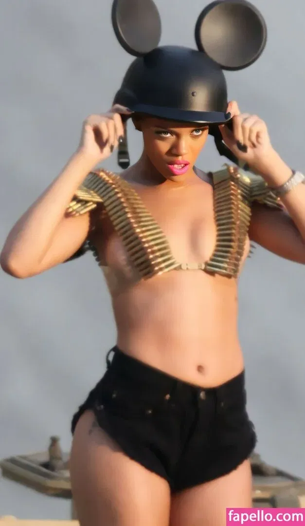 Rihanna Onlyfans Photo Gallery 
