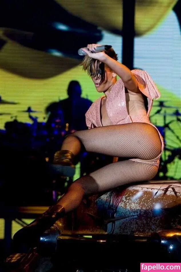Rihanna Onlyfans Photo Gallery 