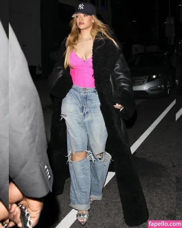 Rihanna Onlyfans Photo Gallery 