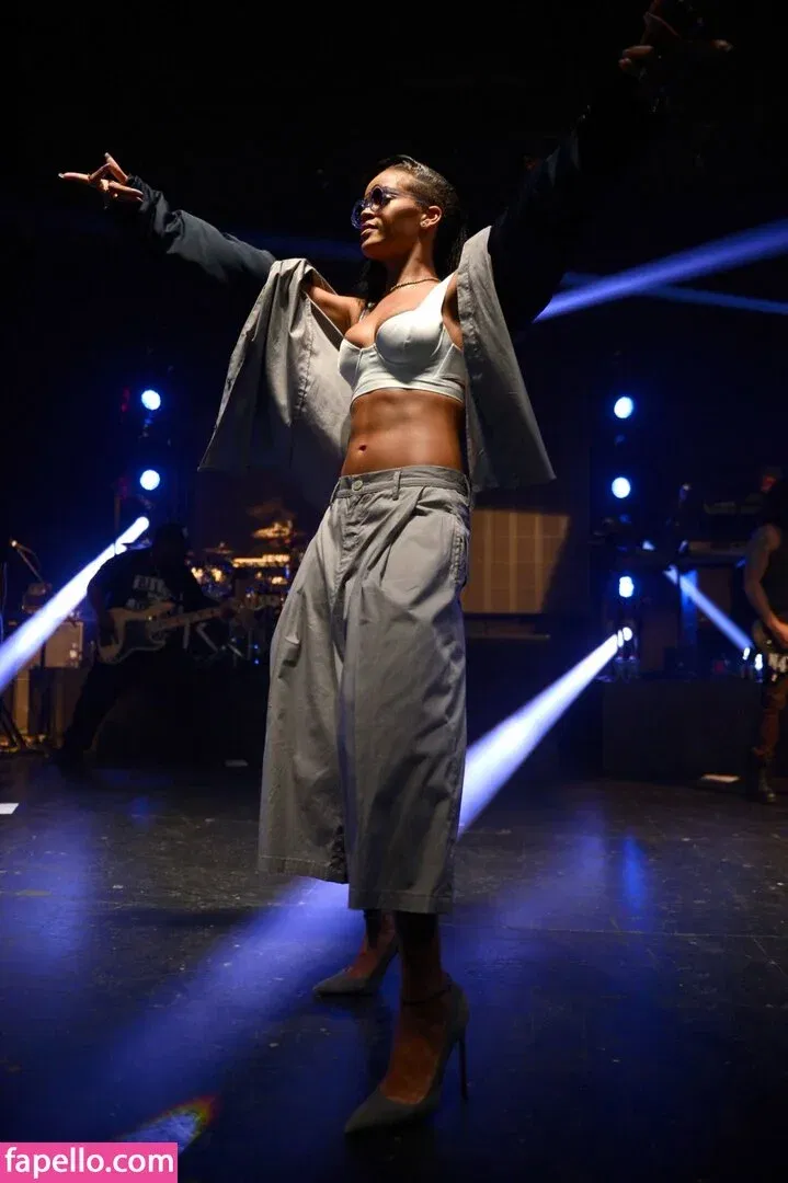 Rihanna Onlyfans Photo Gallery 