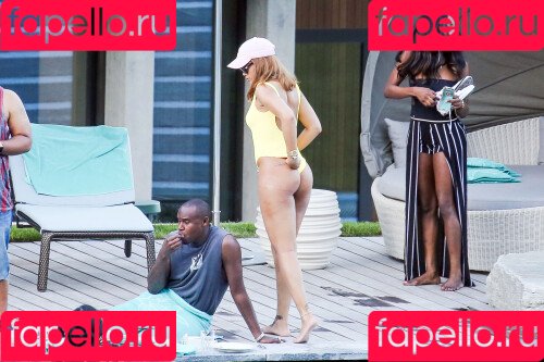 Rihanna Onlyfans Photo Gallery 