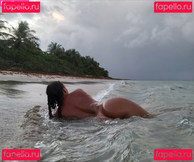 Kellie Delka Nude Onlyfans Photo 6