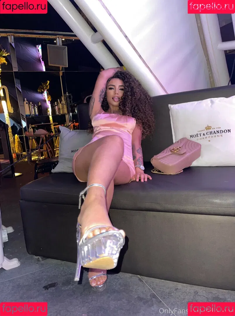 ameliereve7 Onlyfans Photo Gallery 