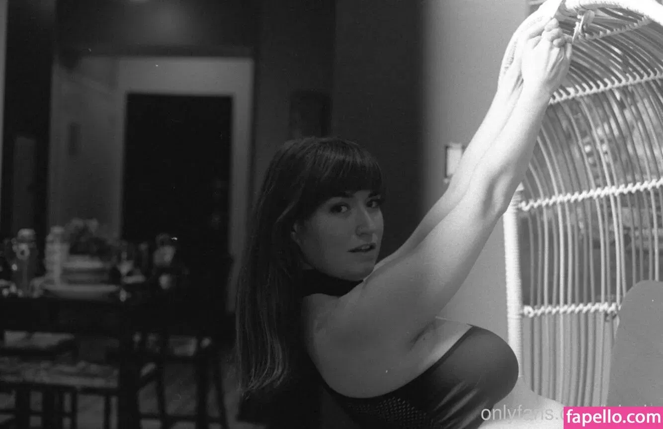 loisplz Onlyfans Photo Gallery 