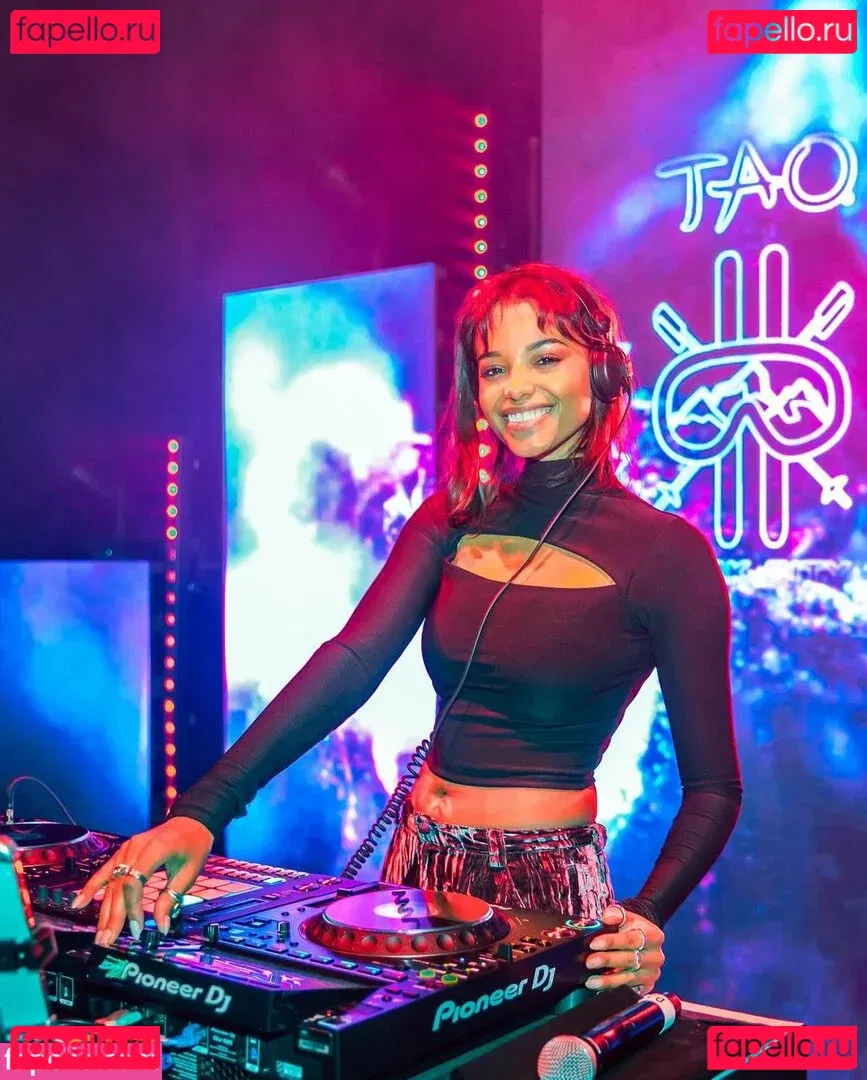 Ella Balinska Onlyfans Photo Gallery 