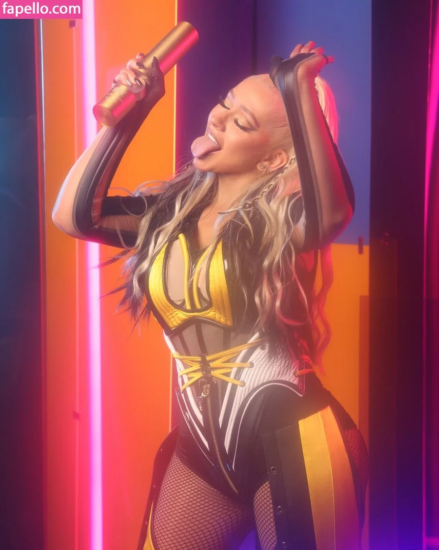 Christina Aguilera Onlyfans Photo Gallery 