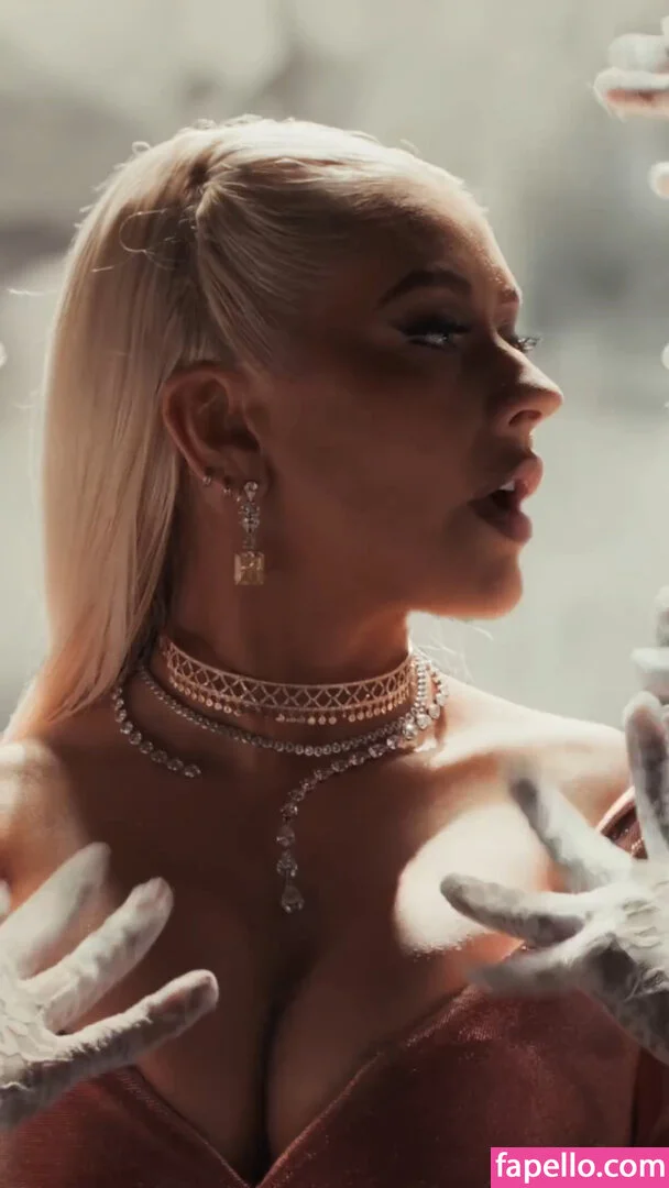 Christina Aguilera Onlyfans Photo Gallery 