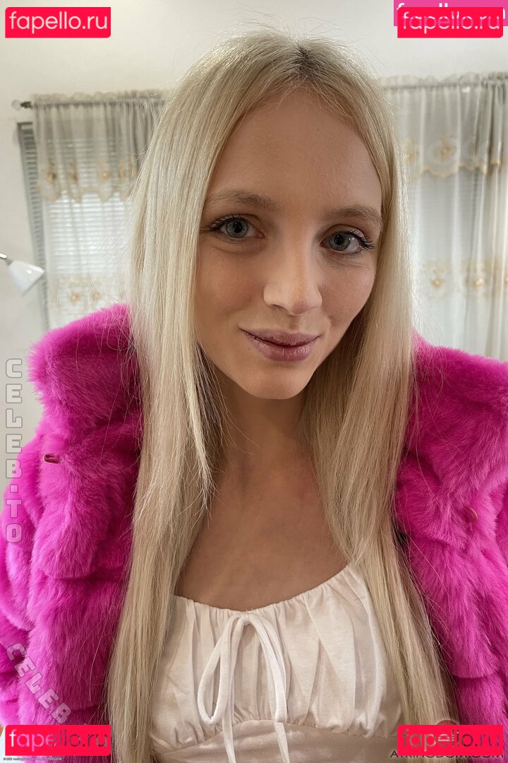 Kate Bloom Nude Onlyfans Photo 4