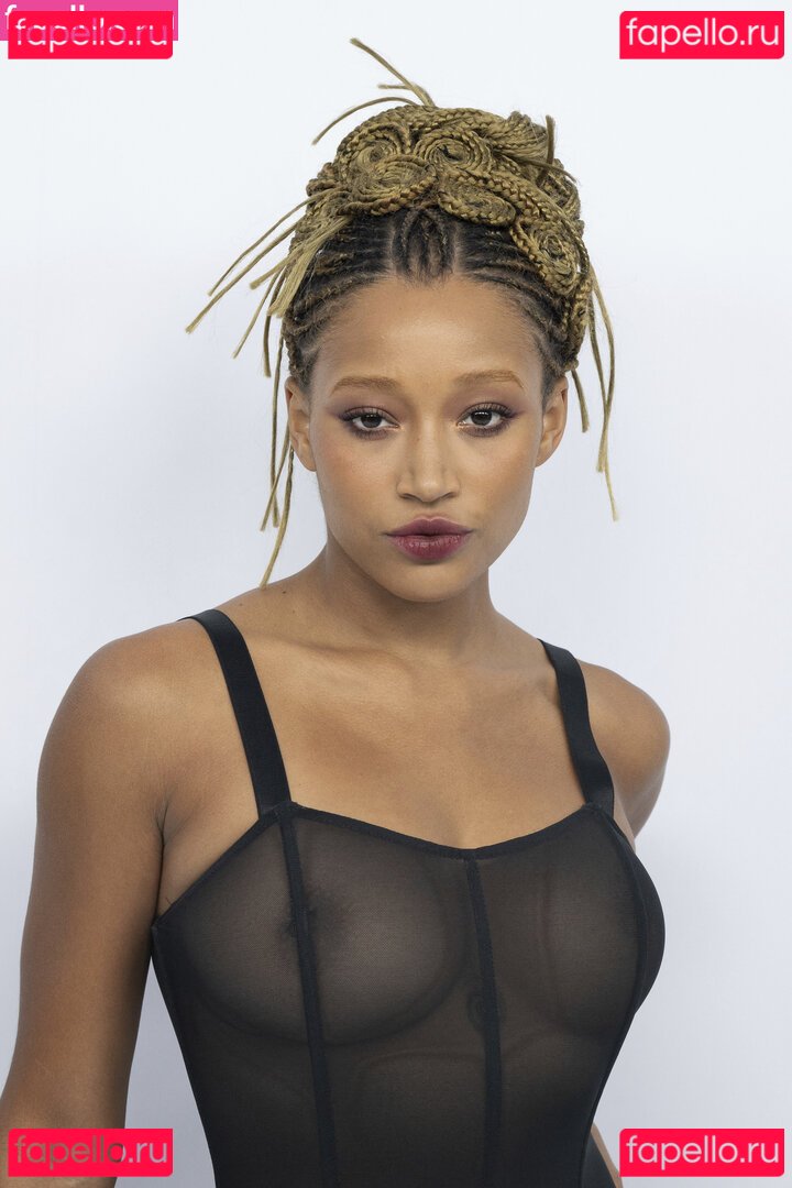 Amandla Stenberg Nude Onlyfans Photo 15
