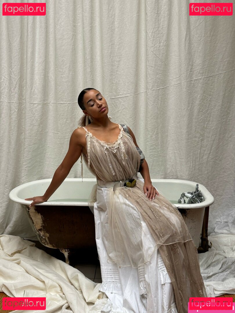 Amandla Stenberg Nude Onlyfans Photo 7
