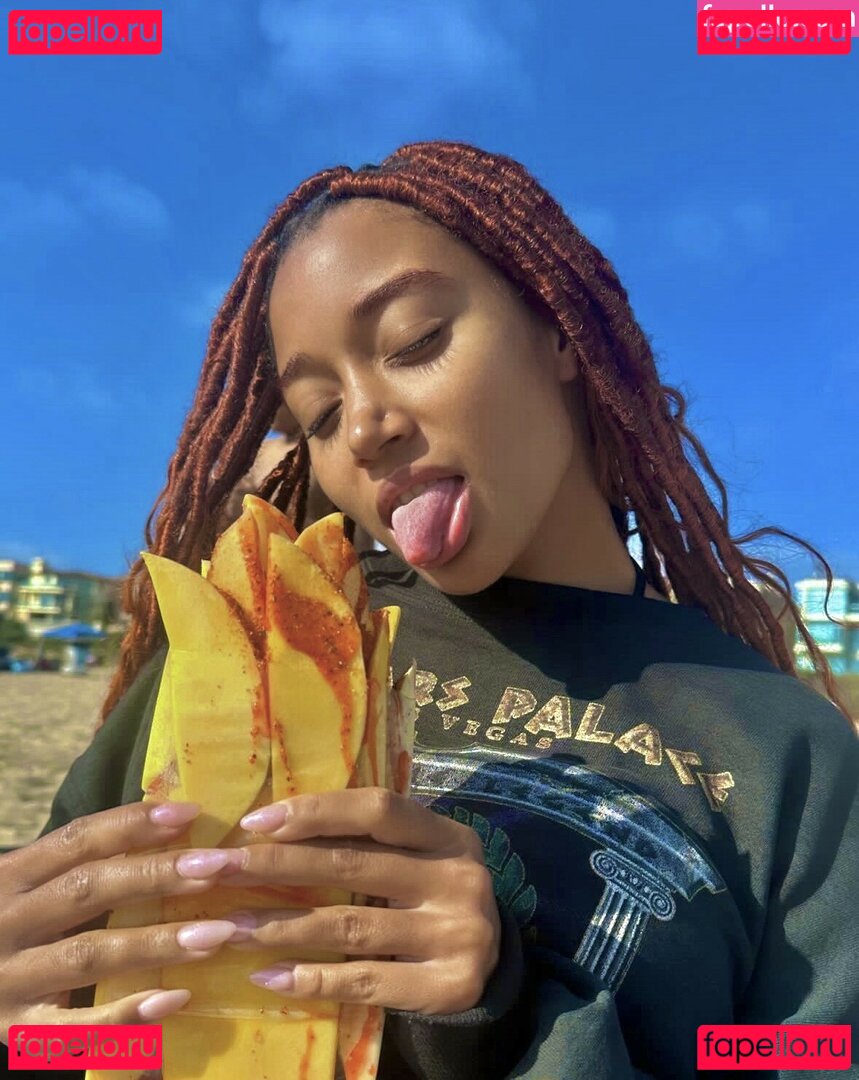 Amandla Stenberg Nude Onlyfans Photo 5