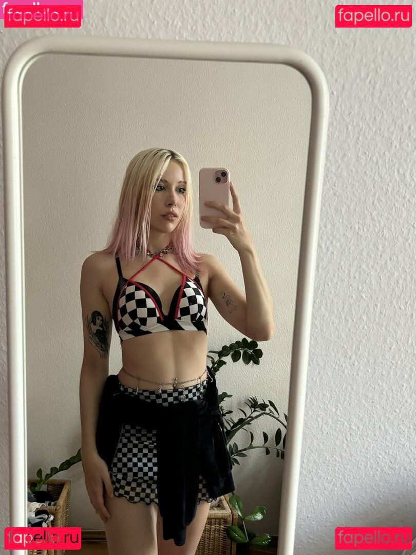 sarahtonin Nude Onlyfans Photo 12