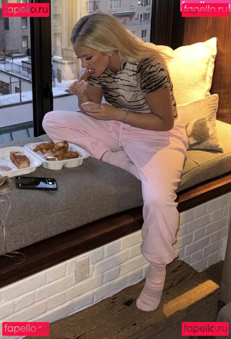 Megan Moroney Nude Onlyfans Photo 27
