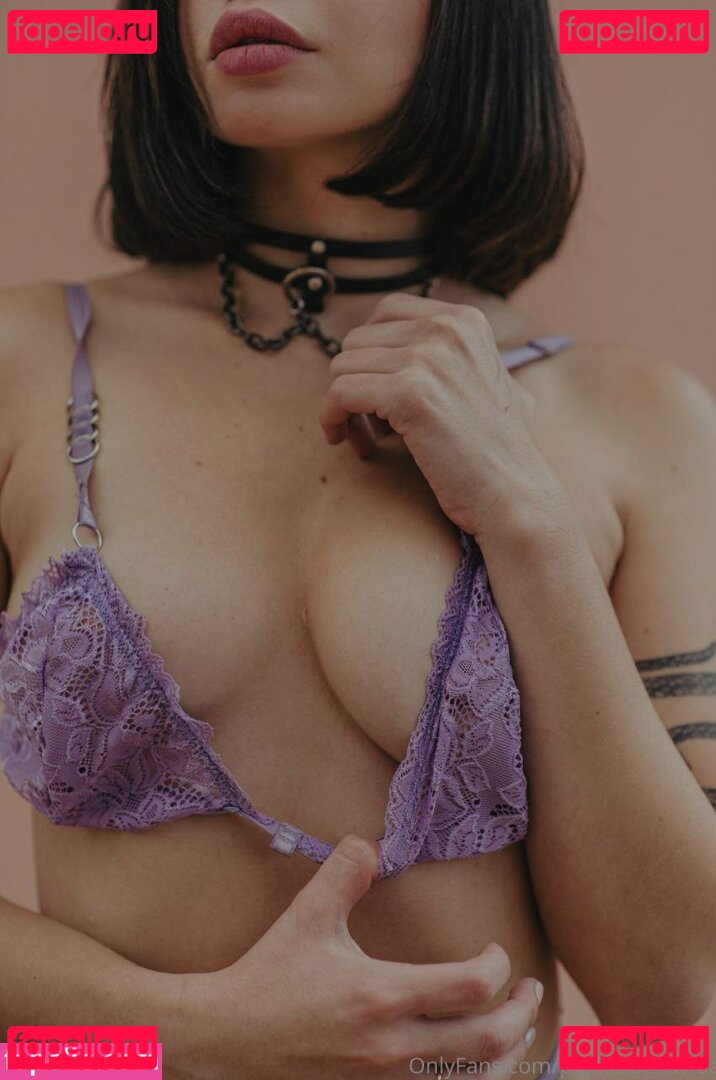 Paulabuenavidaa Nude Onlyfans Photo 8