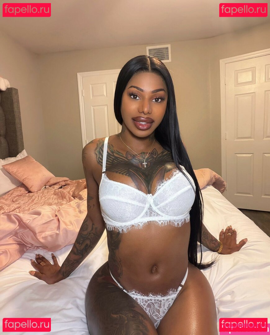 ayelolababy Nude Onlyfans Photo 11