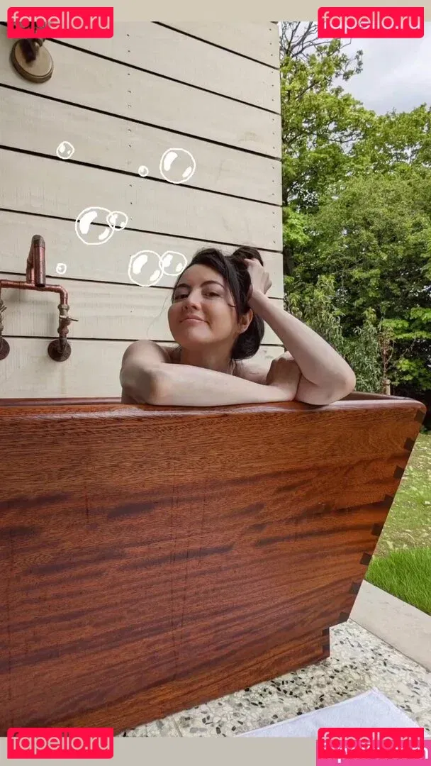 Jane Douglas Onlyfans Photo Gallery 