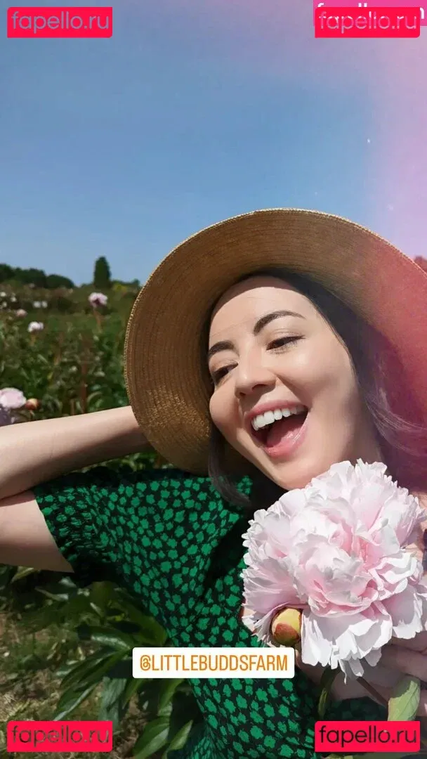 Jane Douglas Onlyfans Photo Gallery 