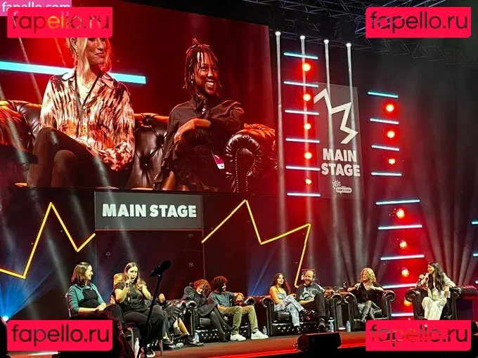 Jane Douglas Onlyfans Photo Gallery 