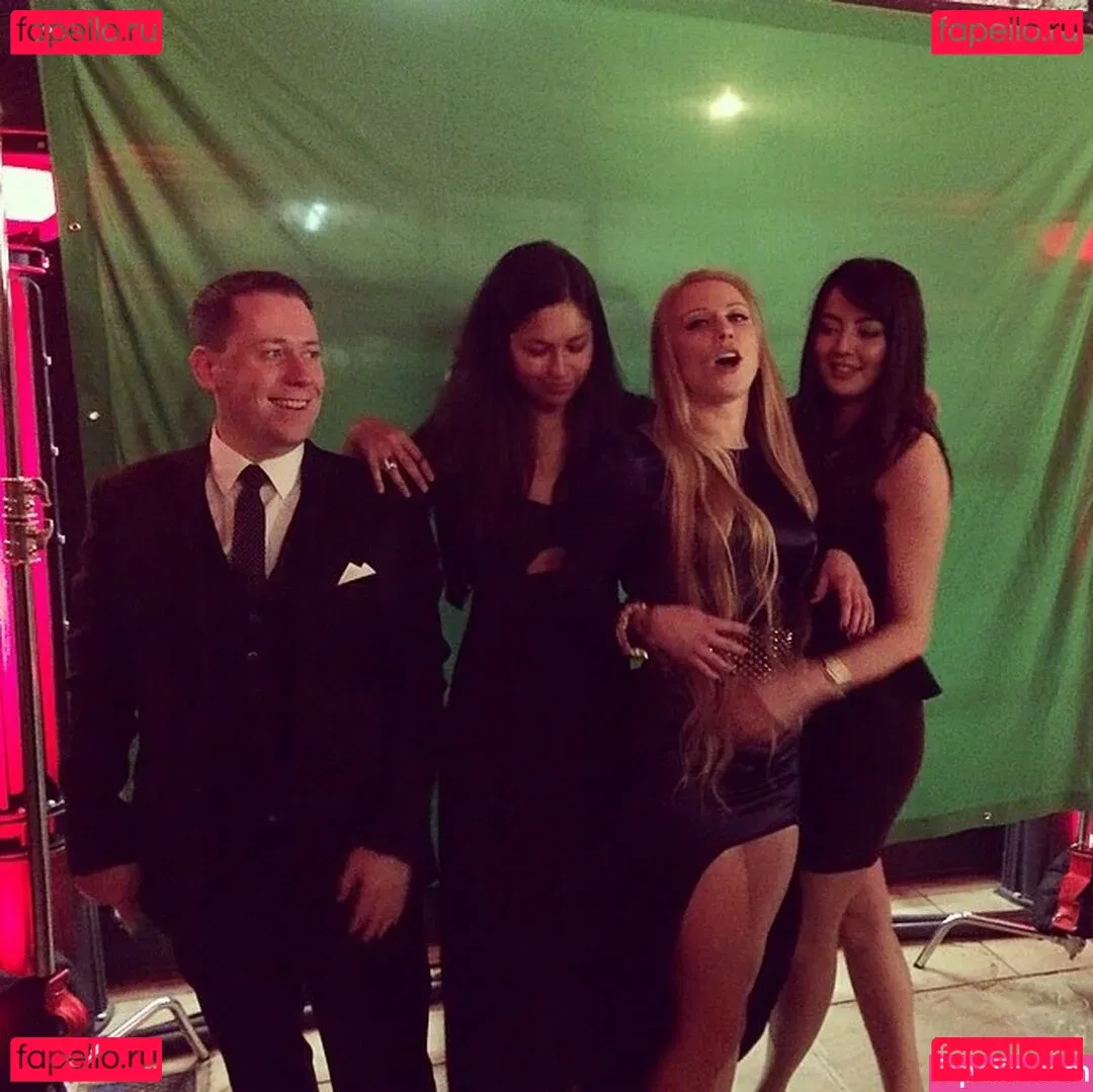 Jane Douglas Onlyfans Photo Gallery 