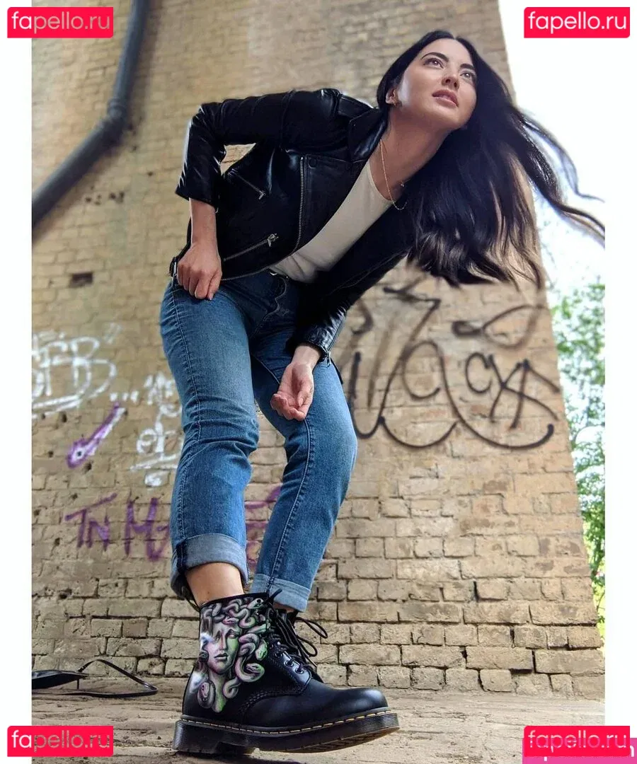 Jane Douglas Onlyfans Photo Gallery 