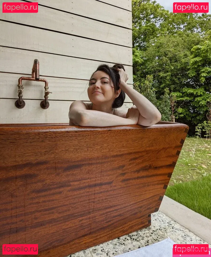 Jane Douglas Onlyfans Photo Gallery 