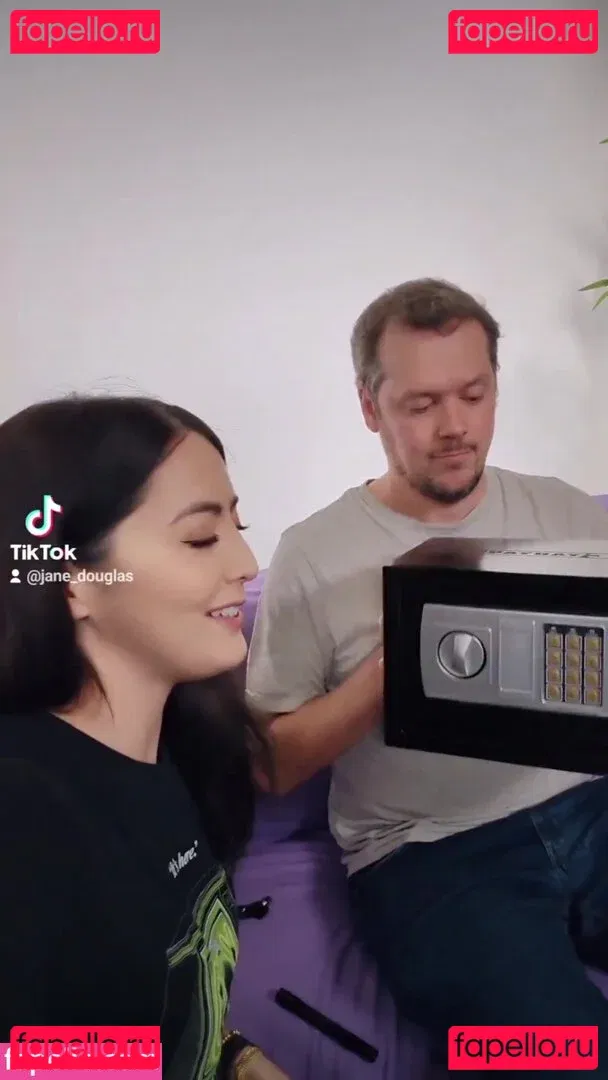 Jane Douglas Onlyfans Photo Gallery 