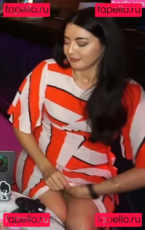 Jane Douglas Onlyfans Photo Gallery 