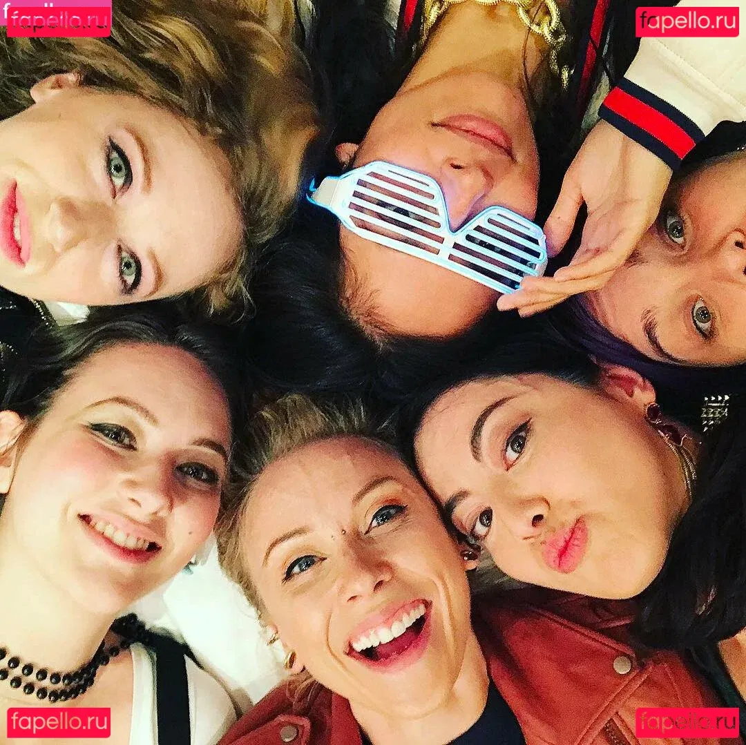 Jane Douglas Onlyfans Photo Gallery 