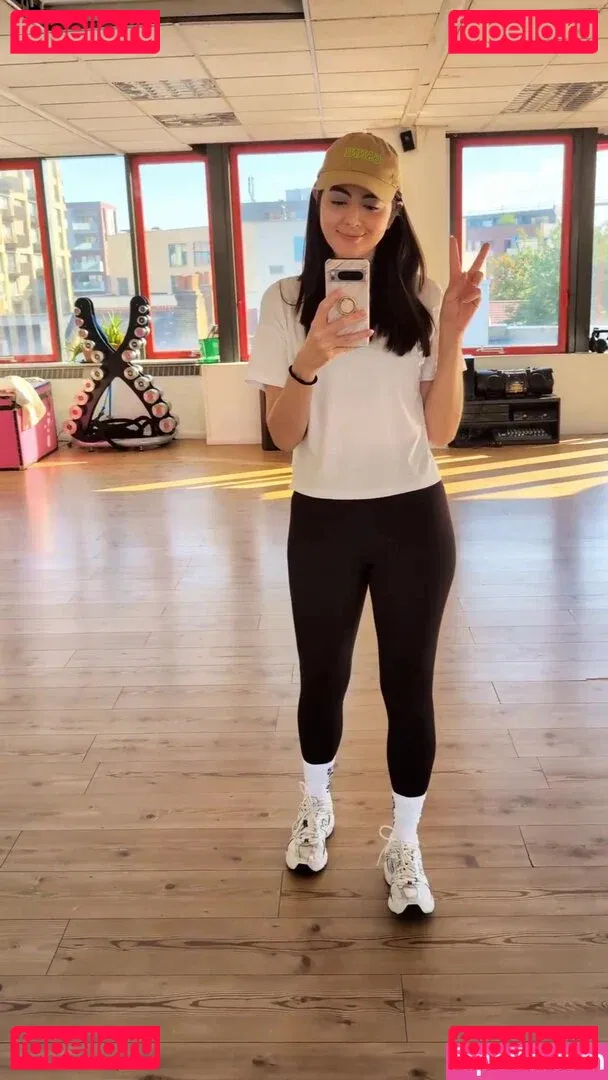 Jane Douglas Onlyfans Photo Gallery 