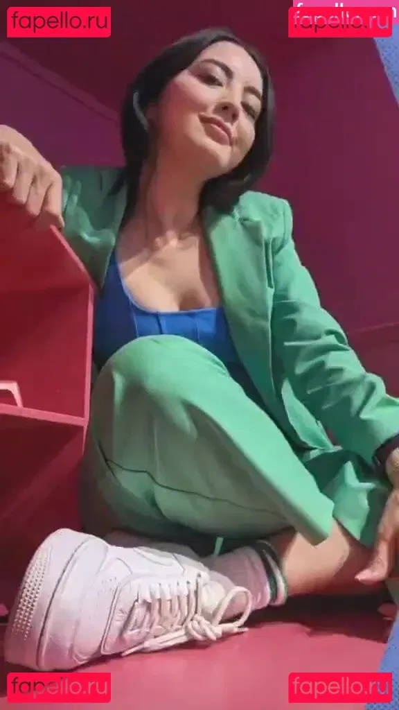 Jane Douglas Onlyfans Photo Gallery 