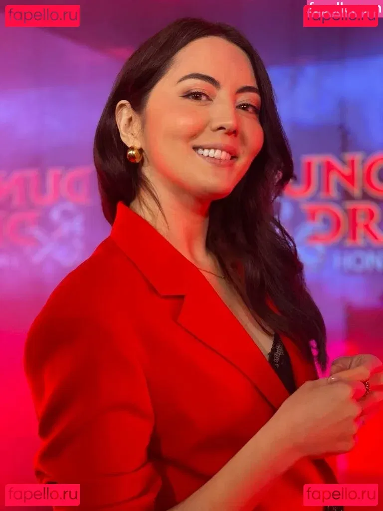 Jane Douglas Onlyfans Photo Gallery 