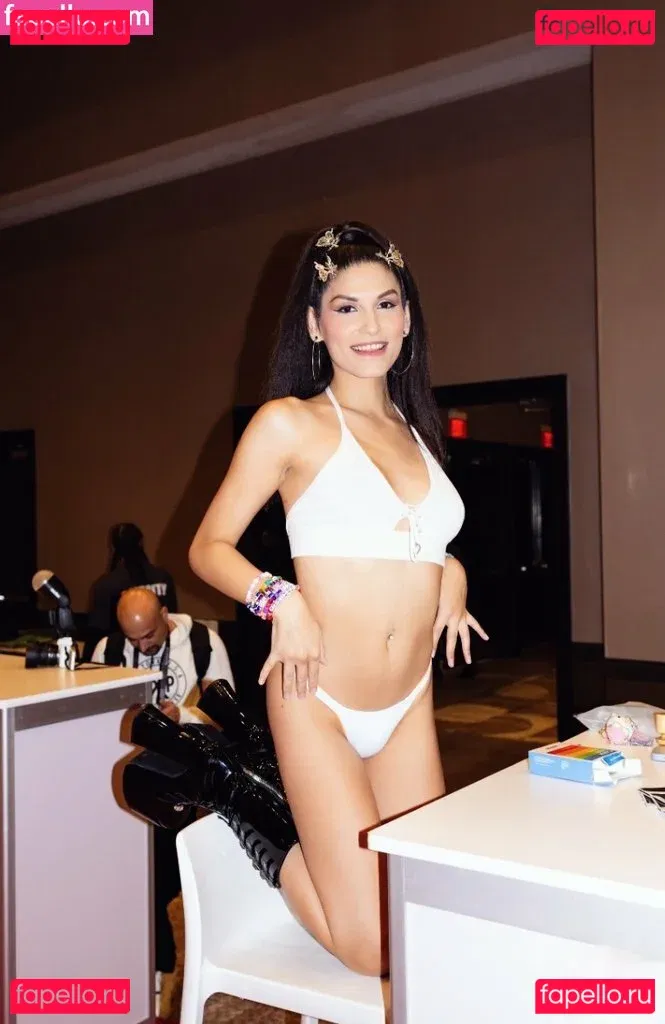 Zariah Aura Onlyfans Photo Gallery 