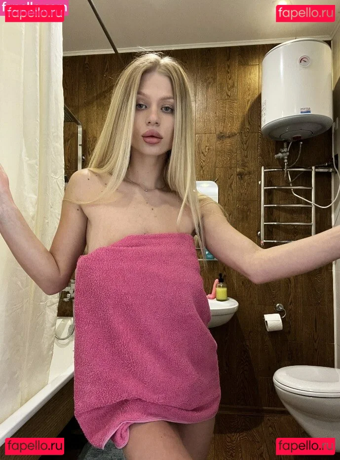 elizabeth_moon1 Onlyfans Photo Gallery 