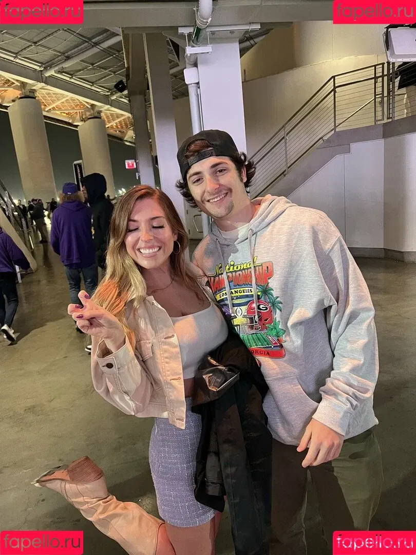 Taylor Mathis Onlyfans Photo Gallery 