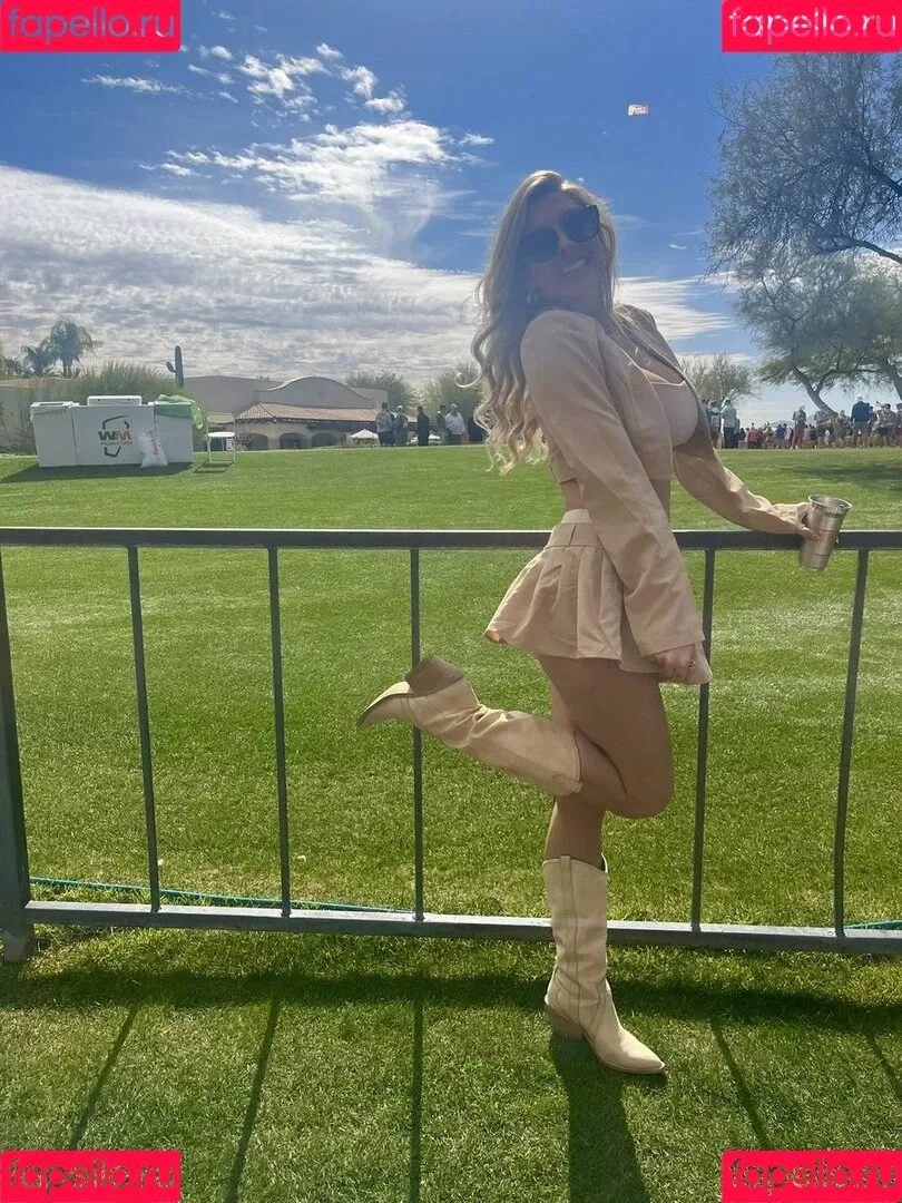 Taylor Mathis Onlyfans Photo Gallery 
