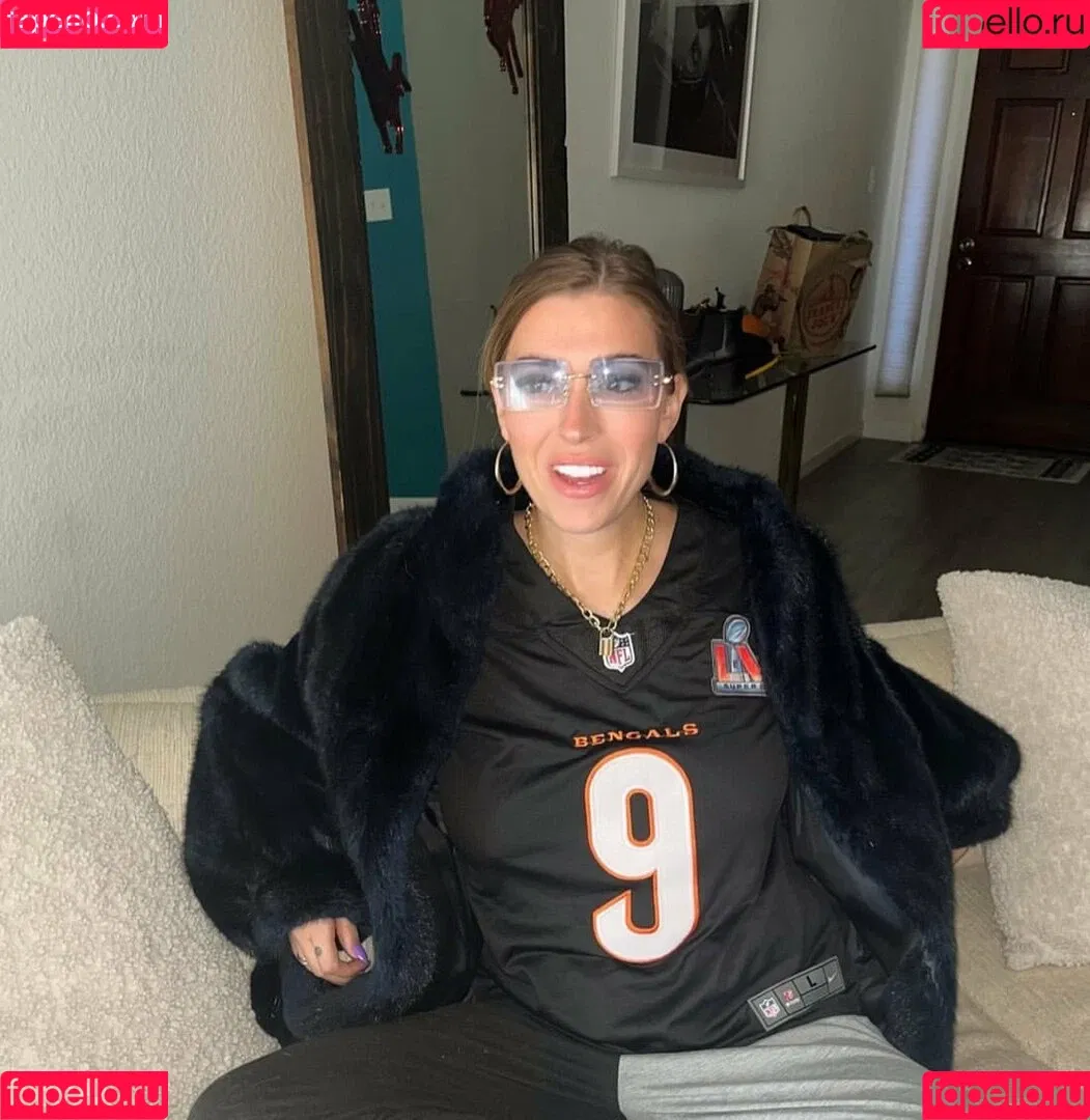 Taylor Mathis Onlyfans Photo Gallery 
