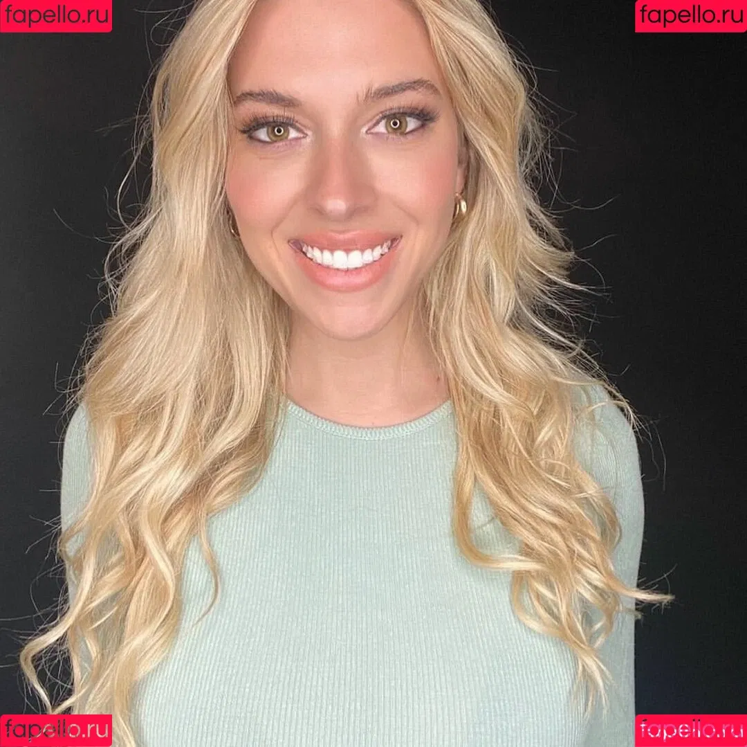 Taylor Mathis Onlyfans Photo Gallery 