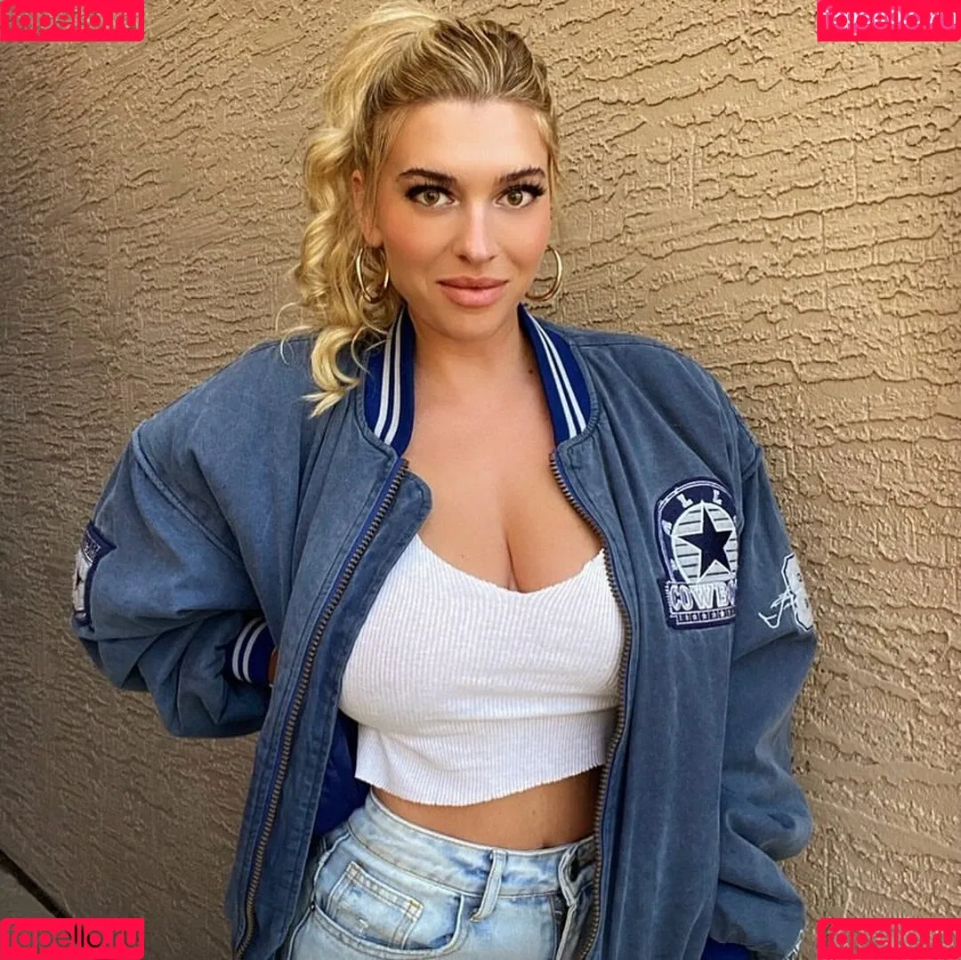 Taylor Mathis Onlyfans Photo Gallery 