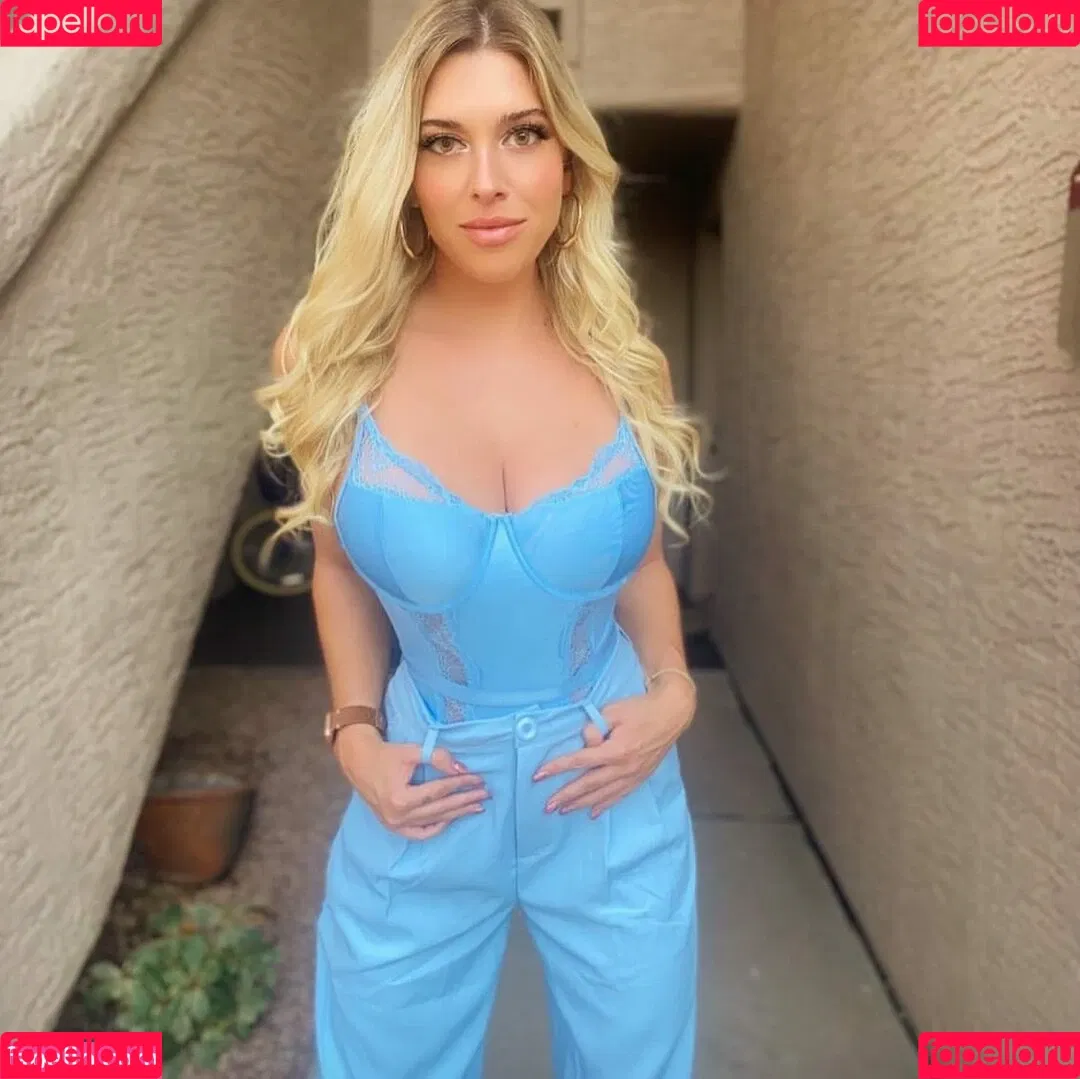 Taylor Mathis Onlyfans Photo Gallery 