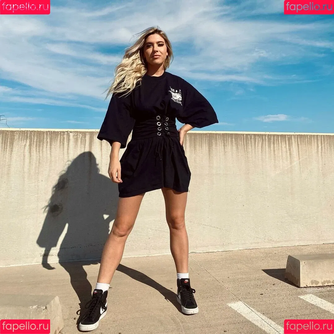 Taylor Mathis Onlyfans Photo Gallery 