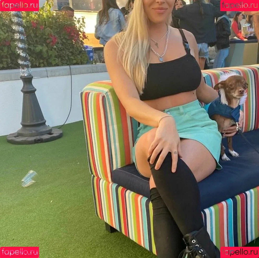 Taylor Mathis Onlyfans Photo Gallery 